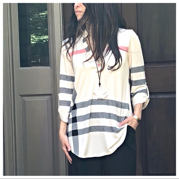 ✨LAST ONE ✨Parisian pretty rolled sleeves blouse - Picture 5 of 7